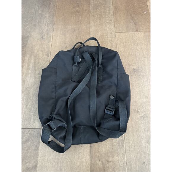 Fjallraven Kanken Classic Backpack for Everyday Black 23510 - Picture 2 of 4